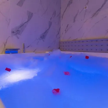 Jacuzzi, Loveroom, Centre Ville شقة *